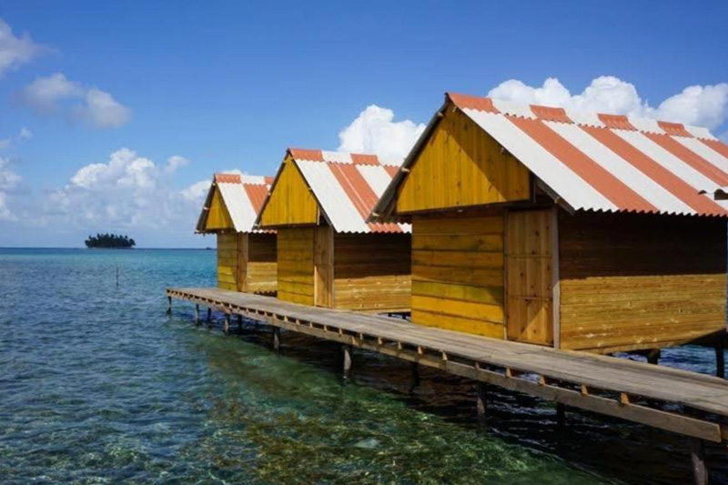 cheapest overwater bungalows in the san blas islands