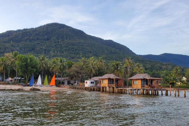 vietnam overwater bungalows