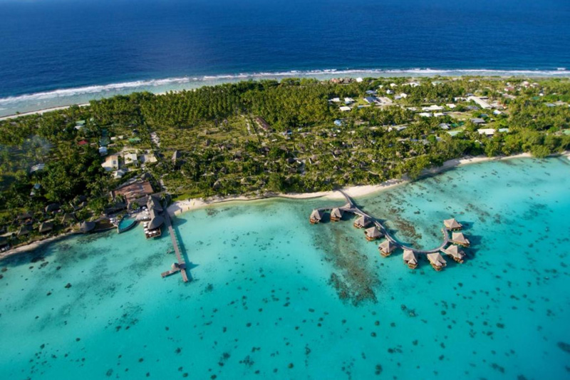 moorea huts over water