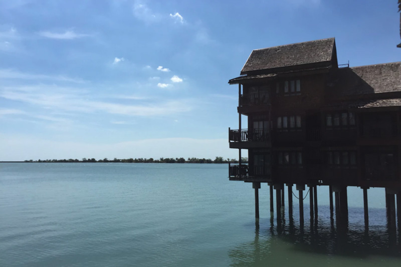 malaysia huts over water