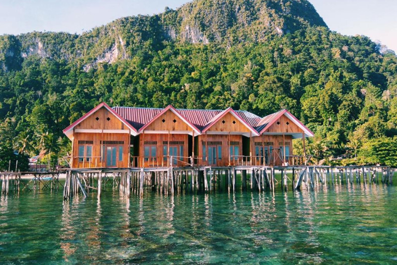 bali huts on water